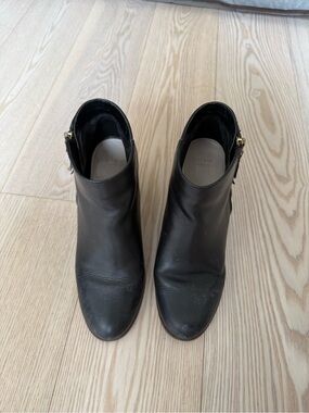 Cole Haan Black Leather Zip-Accent Ankle Booties (size 8)